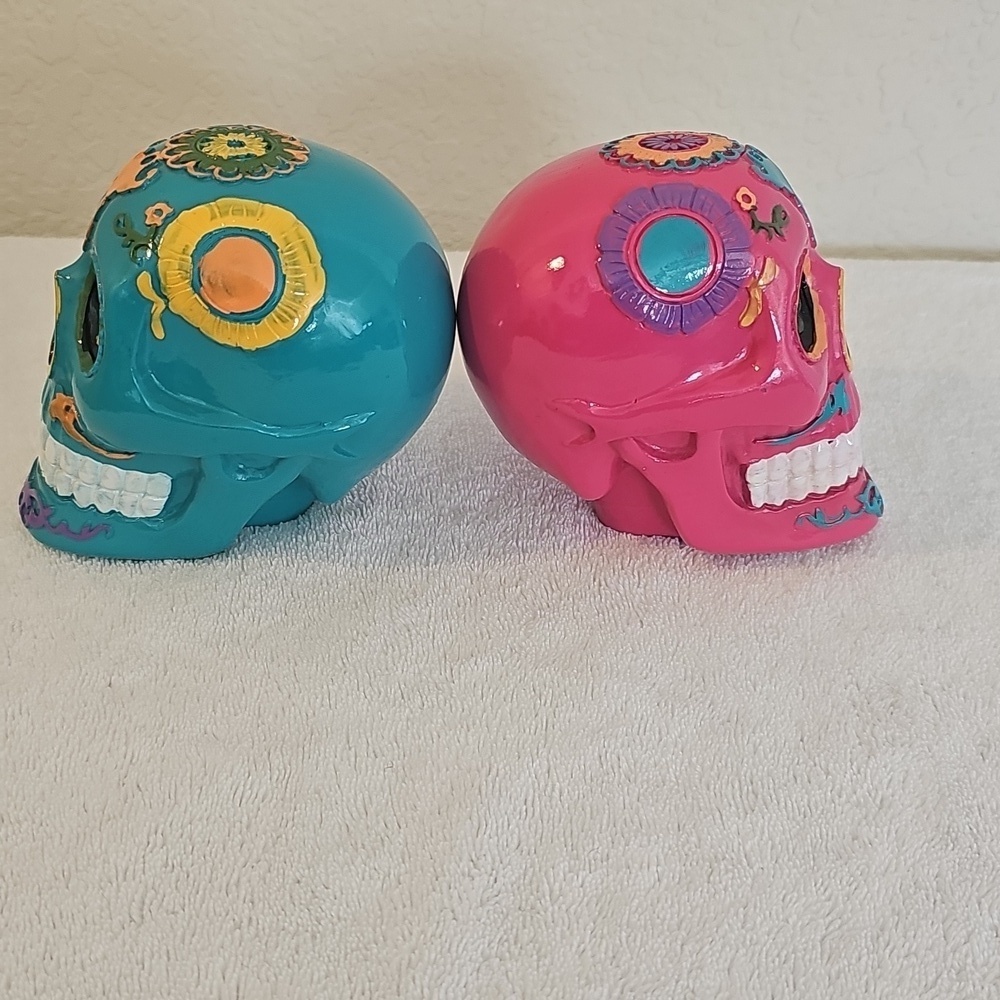 New 2 Skull Decor Halloween Day Of The Dead Colorful 4.2" Skulls Purple & Teal - Picture 3 of 11